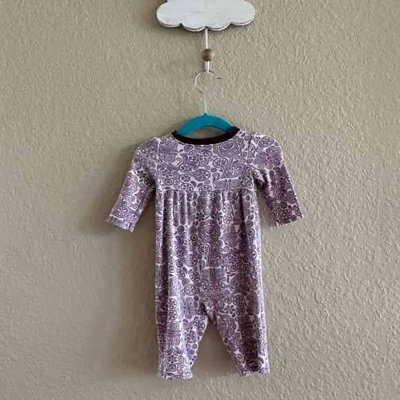 💙5/$25💙 Tea Collection Romper 0-3M - Picture 2 of 3